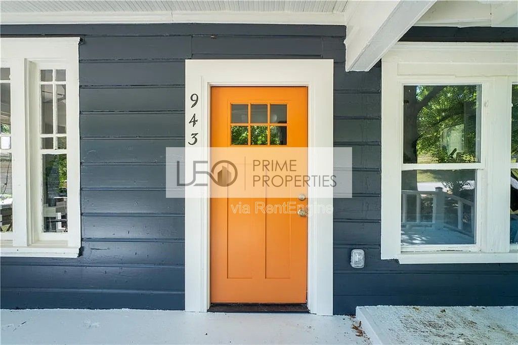 943 Rose Circle Southwest property image