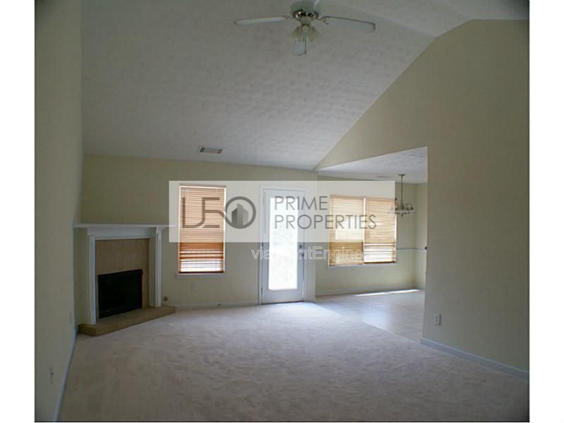 3168 Meadow Point Drive Snellville, GA 30039 property image